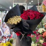 باقة ورد وشكلاته للعشاق